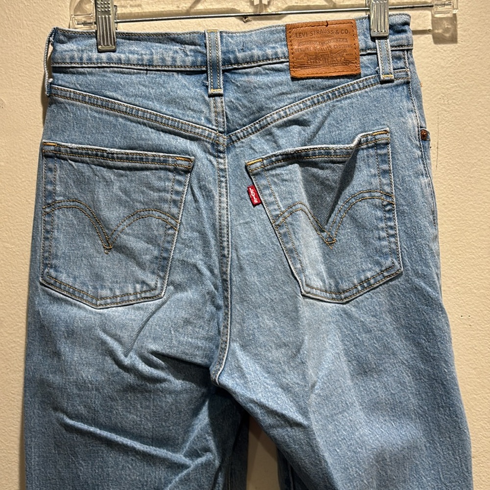 Levi's Women's  Distressed Light Blue Straight Jeans - Picture 4 of 9